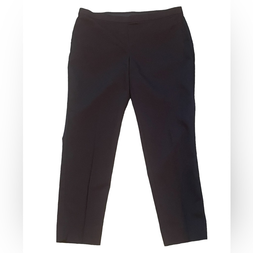 Chaus womanās black ankle length pull on pants, sizeā medium
